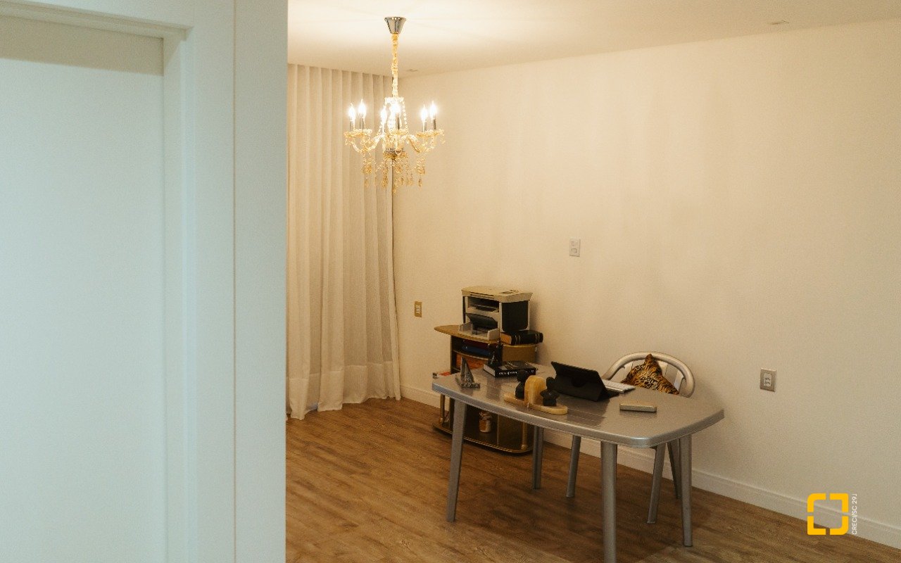 Casa de Condomínio com 411m², 5 quartos (sendo 4 suítes), 2 garagens, no bairro Ratones em Florianópolis