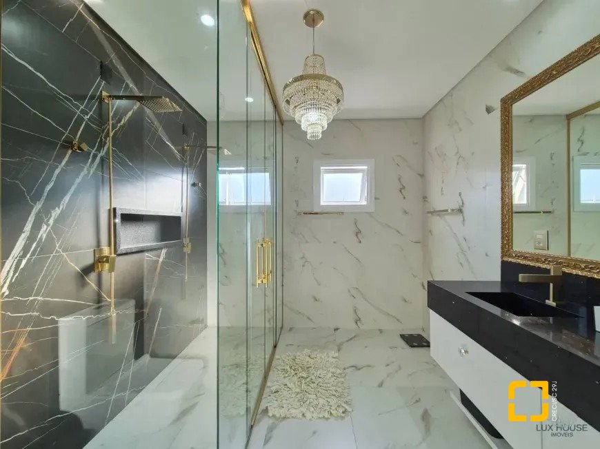 Casa de Condomínio com 411m², 5 quartos (sendo 4 suítes), 2 garagens, no bairro Ratones em Florianópolis