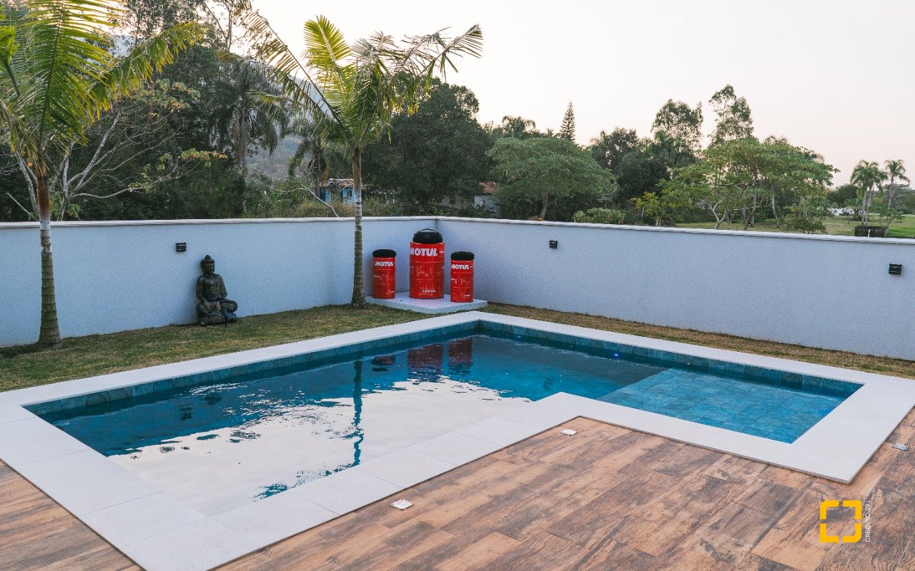 Casa de Condomínio com 411m², 5 quartos (sendo 4 suítes), 2 garagens, no bairro Ratones em Florianópolis