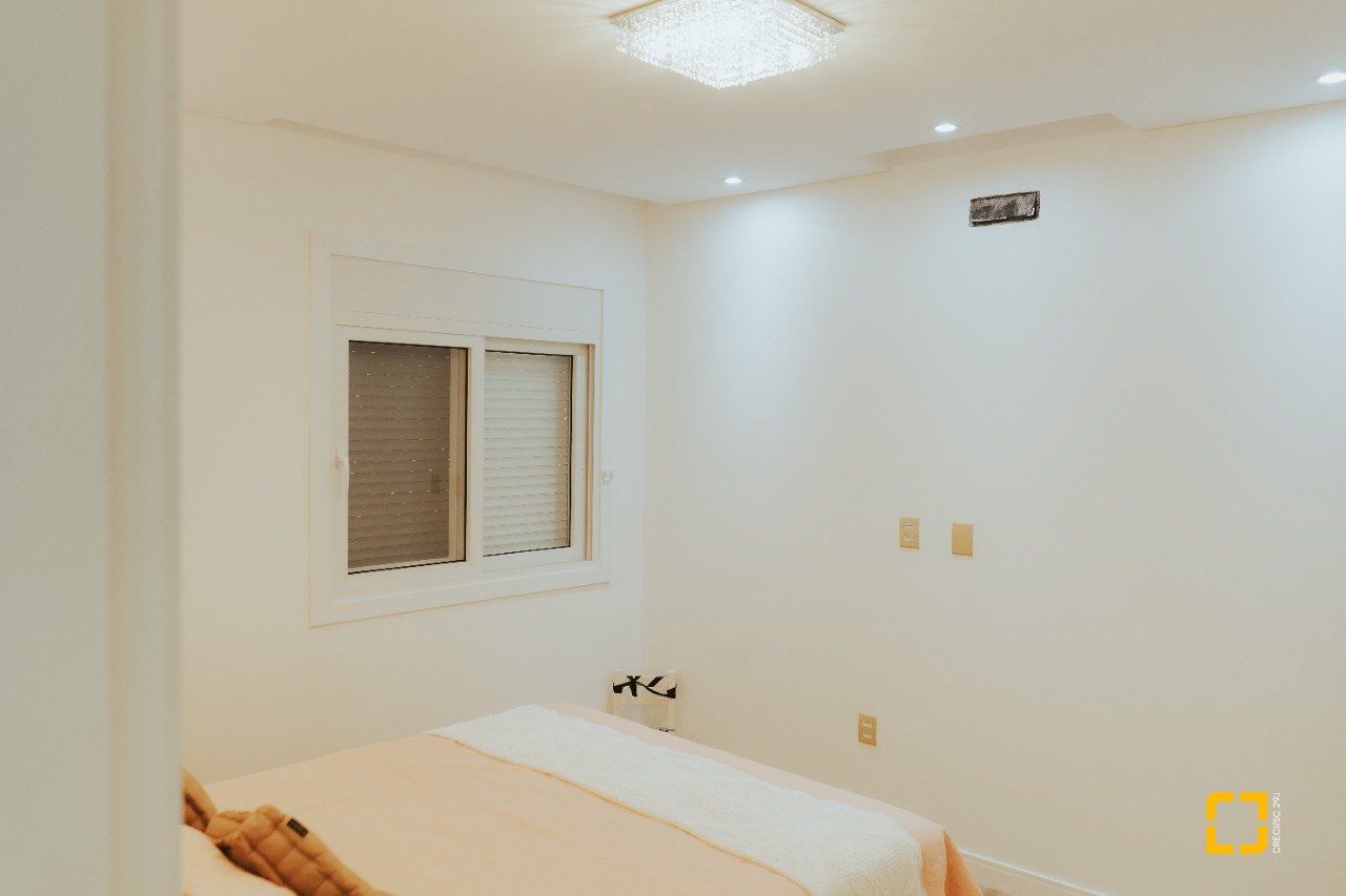 Casa de Condomínio com 411m², 5 quartos (sendo 4 suítes), 2 garagens, no bairro Ratones em Florianópolis