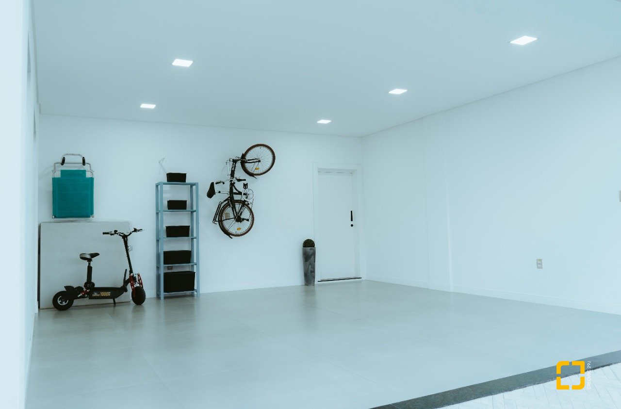 Casa de Condomínio com 411m², 5 quartos (sendo 4 suítes), 2 garagens, no bairro Ratones em Florianópolis