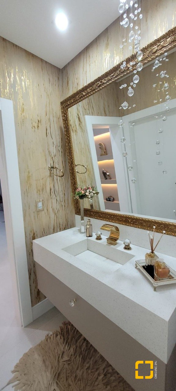 Casa de Condomínio com 411m², 5 quartos (sendo 4 suítes), 2 garagens, no bairro Ratones em Florianópolis