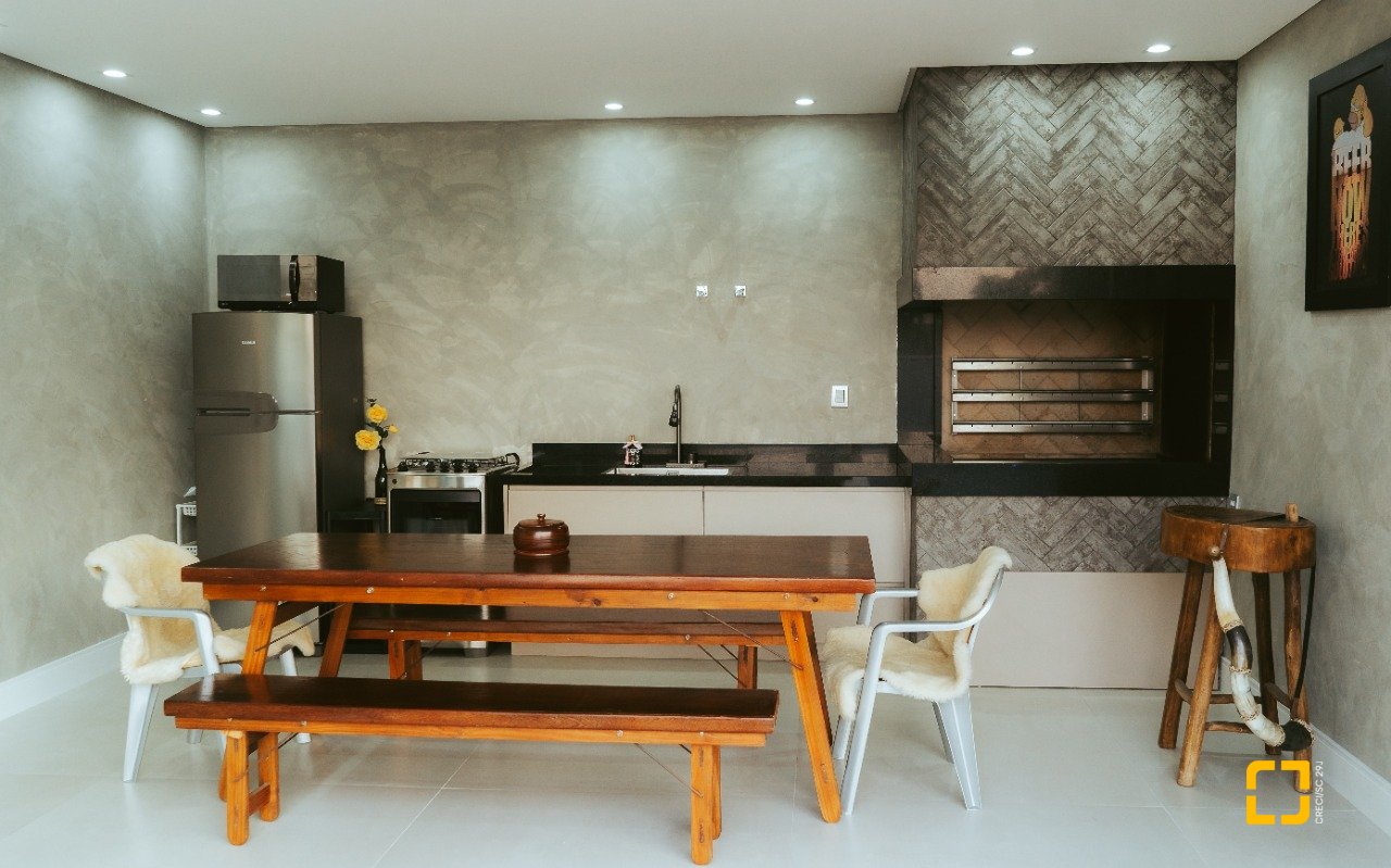 Casa de Condomínio com 411m², 5 quartos (sendo 4 suítes), 2 garagens, no bairro Ratones em Florianópolis