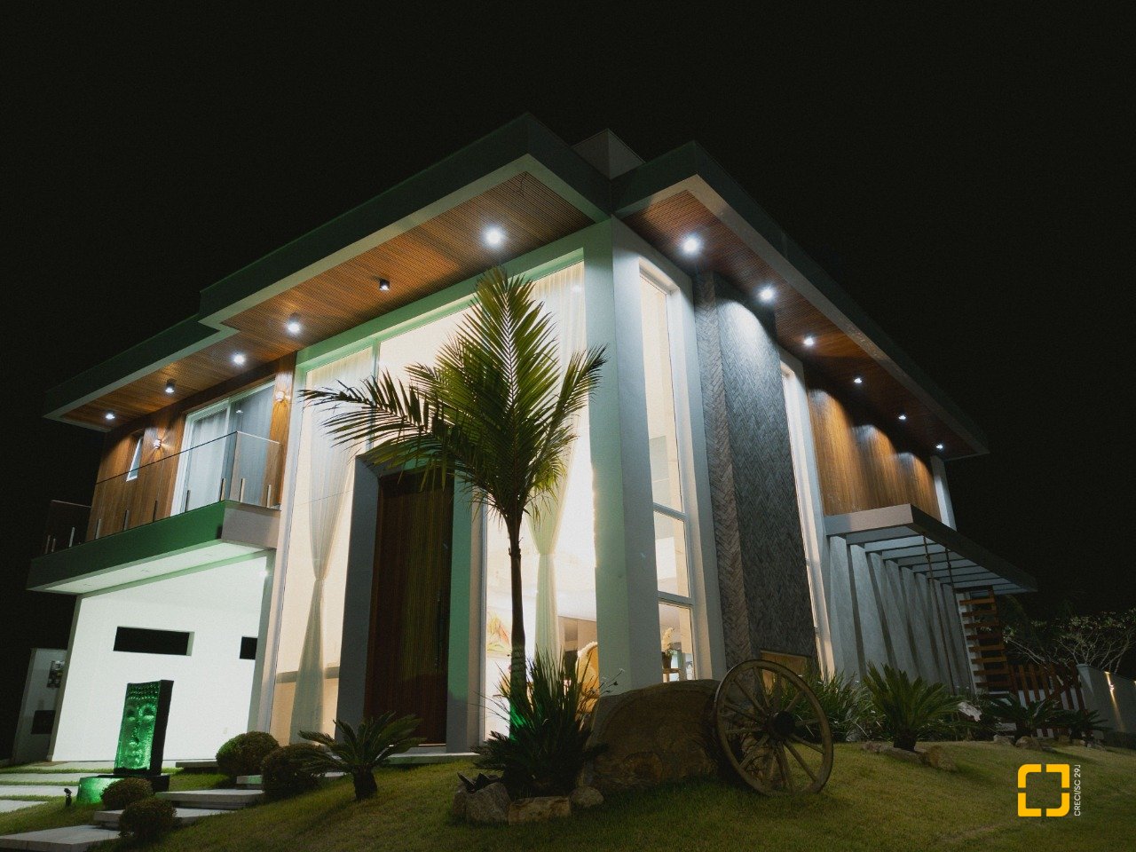Casa de Condomínio com 411m², 5 quartos (sendo 4 suítes), 2 garagens, no bairro Ratones em Florianópolis