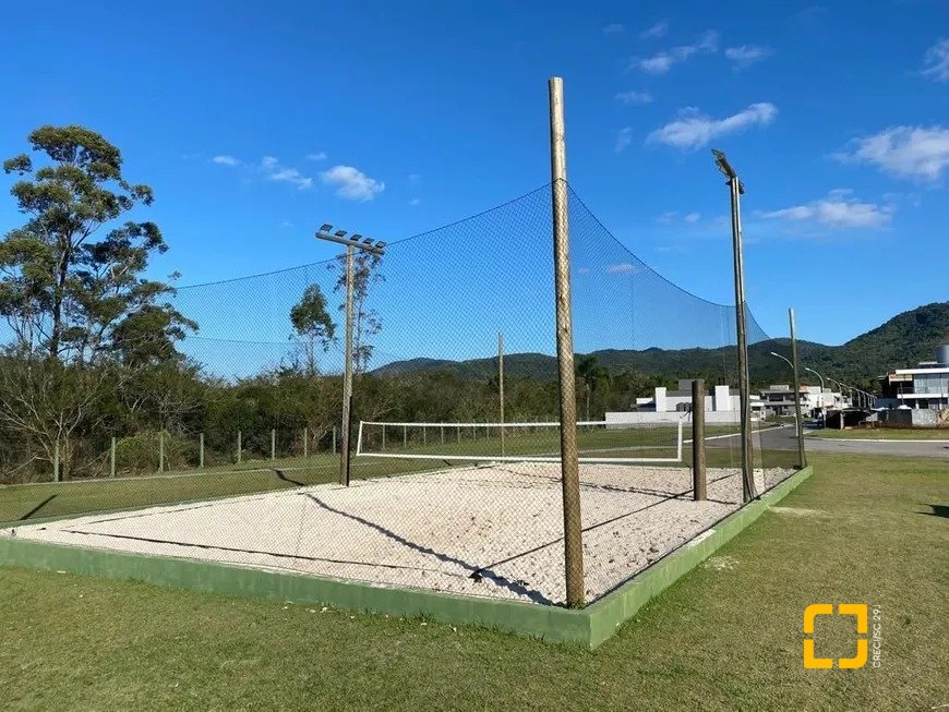 Casa de Condomínio com 411m², 5 quartos (sendo 4 suítes), 2 garagens, no bairro Ratones em Florianópolis