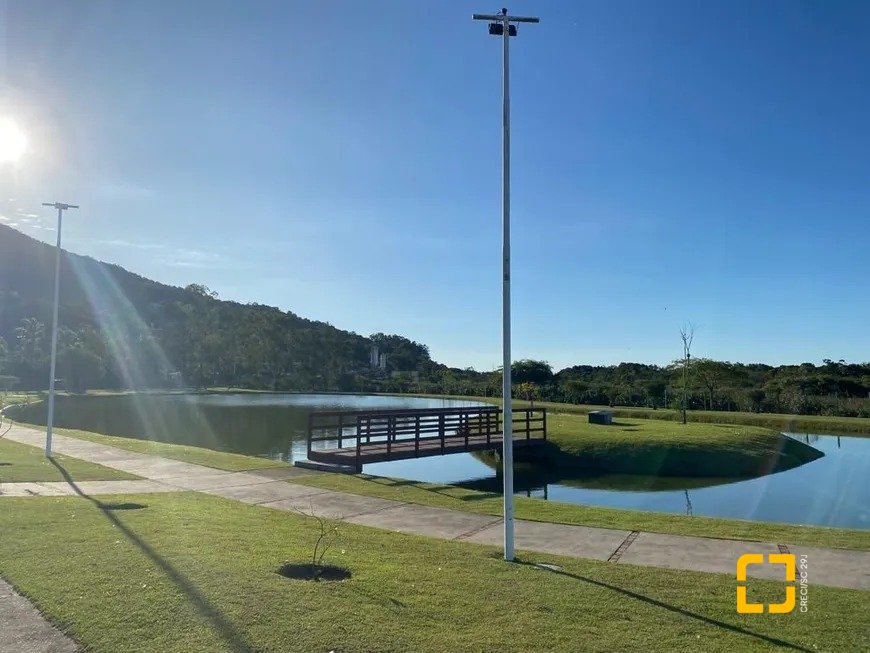 Casa de Condomínio com 266m², 4 quartos (sendo 3 suítes), 2 garagens, no bairro Ratones em Florianópolis