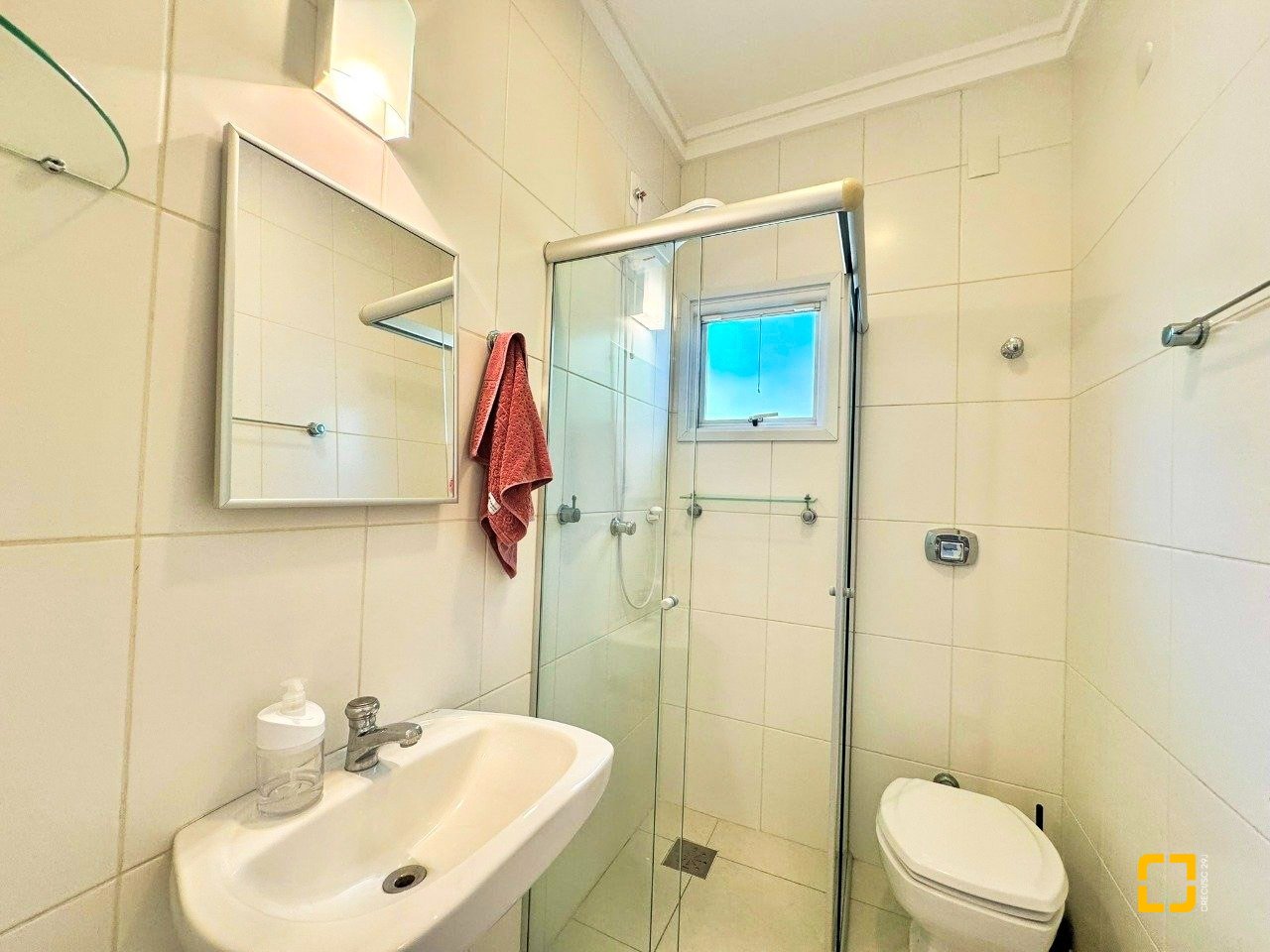 Casa de Condomínio com 380m², 4 quartos (sendo 1 suíte), 2 garagens, no bairro Cacupé em Florianópolis