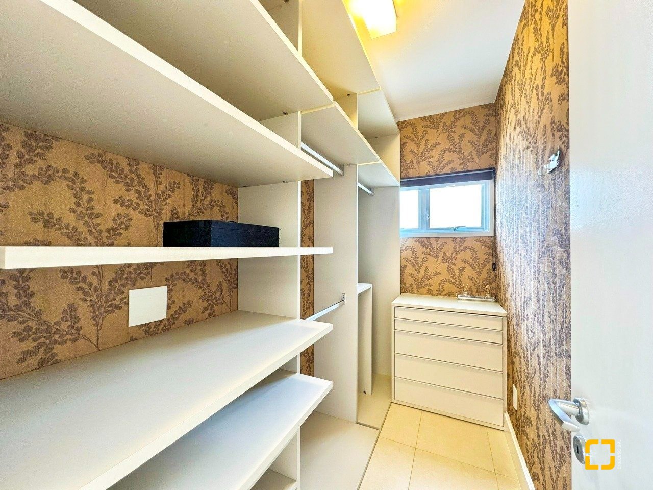 Casa de Condomínio com 380m², 4 quartos (sendo 1 suíte), 2 garagens, no bairro Cacupé em Florianópolis