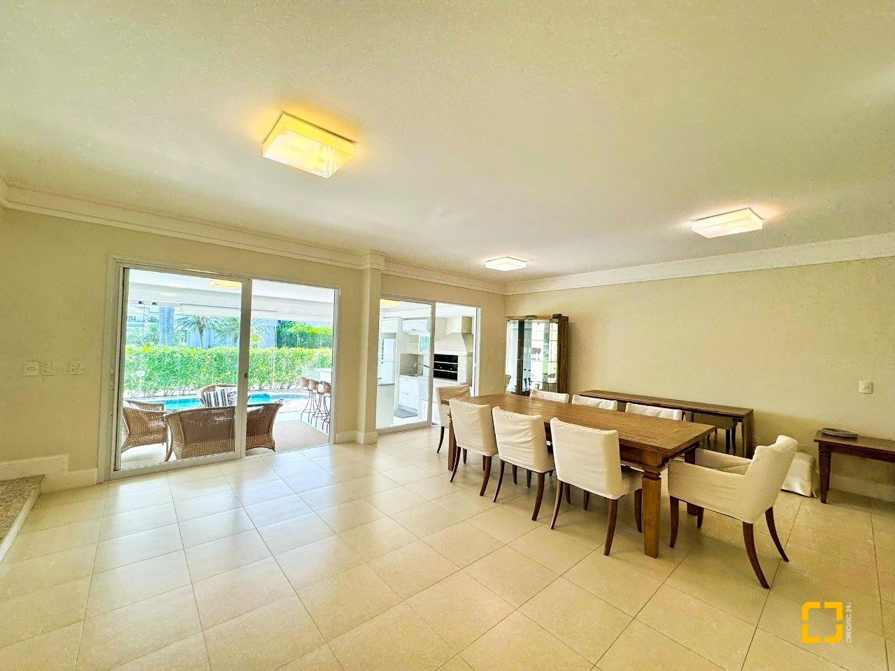 Casa de Condomínio com 380m², 4 quartos (sendo 1 suíte), 2 garagens, no bairro Cacupé em Florianópolis