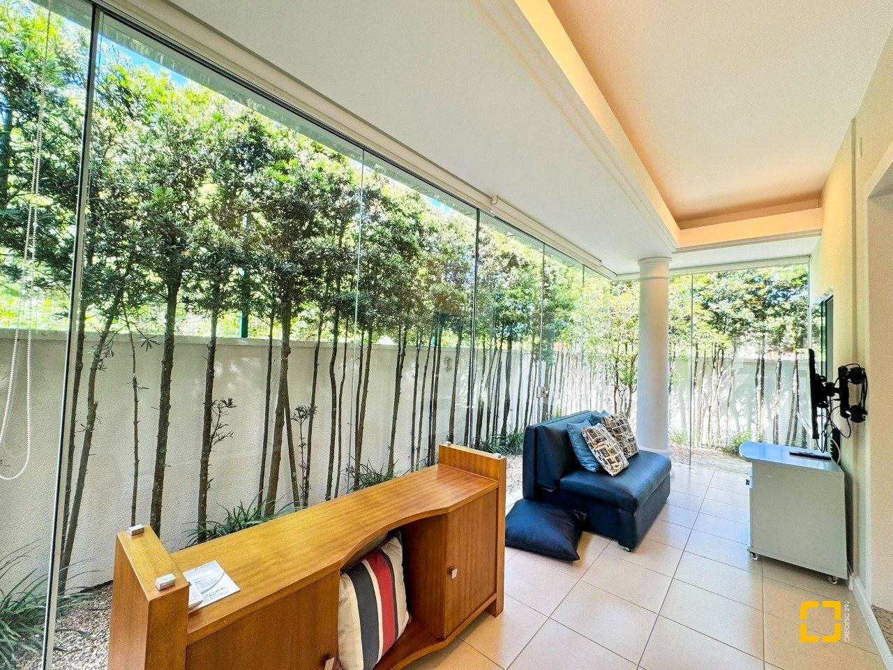 Casa de Condomínio com 380m², 4 quartos (sendo 1 suíte), 2 garagens, no bairro Cacupé em Florianópolis
