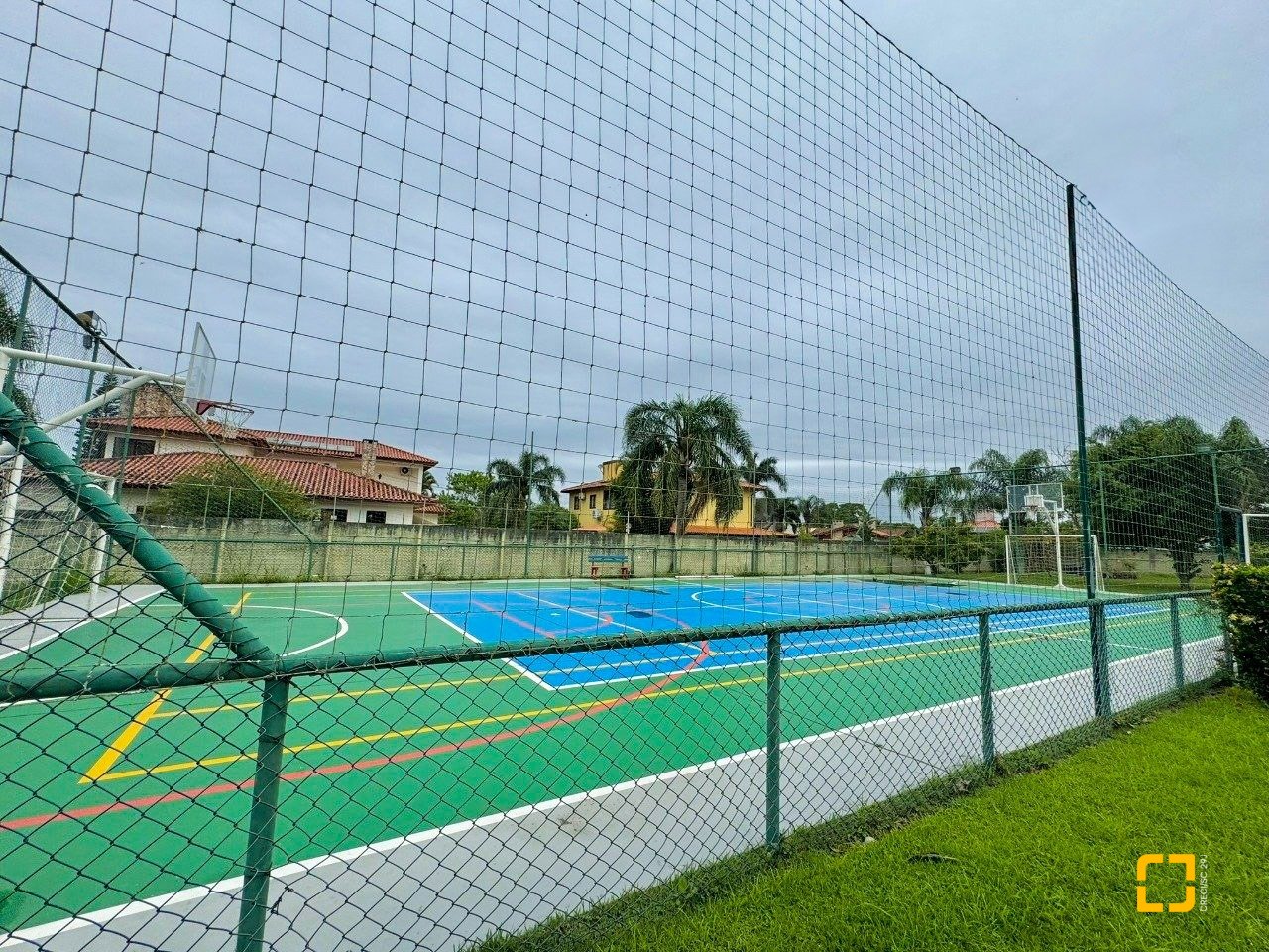 Casa de Condomínio com 380m², 4 quartos (sendo 1 suíte), 2 garagens, no bairro Cacupé em Florianópolis