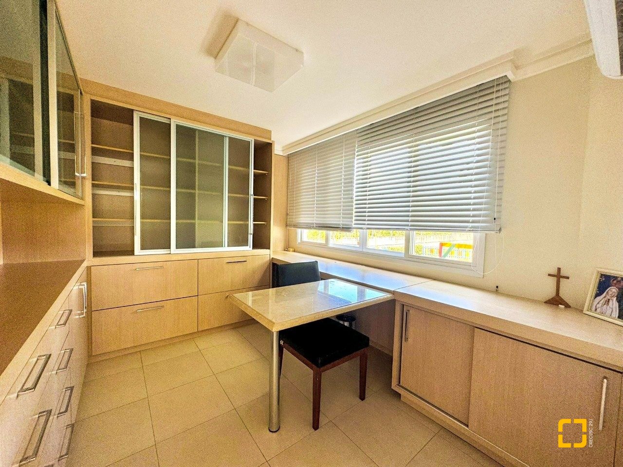 Casa de Condomínio com 380m², 4 quartos (sendo 1 suíte), 2 garagens, no bairro Cacupé em Florianópolis