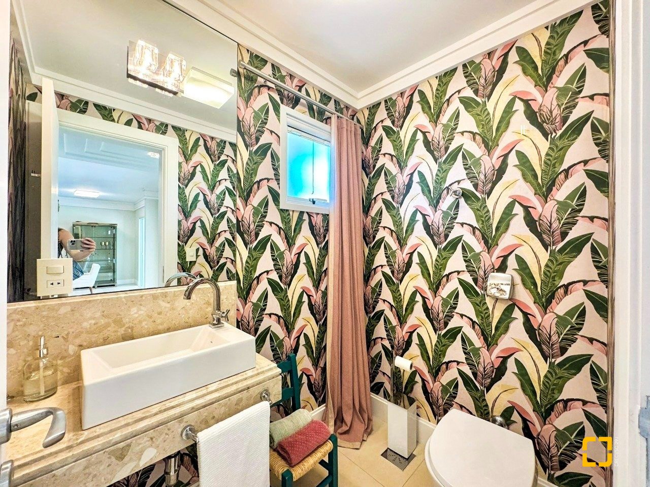 Casa de Condomínio com 380m², 4 quartos (sendo 1 suíte), 2 garagens, no bairro Cacupé em Florianópolis