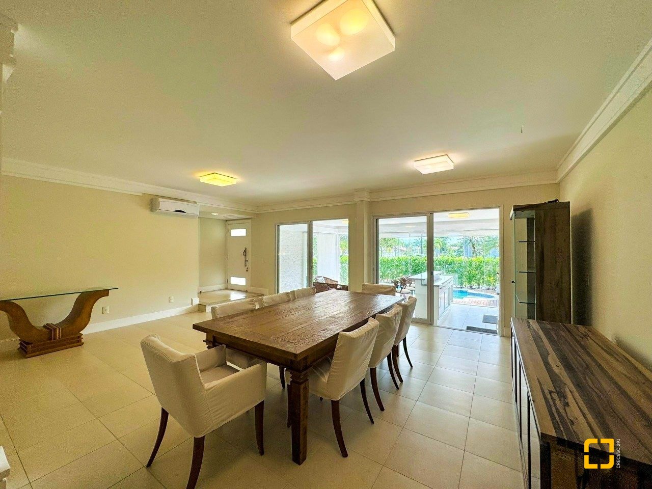 Casa de Condomínio com 380m², 4 quartos (sendo 1 suíte), 2 garagens, no bairro Cacupé em Florianópolis