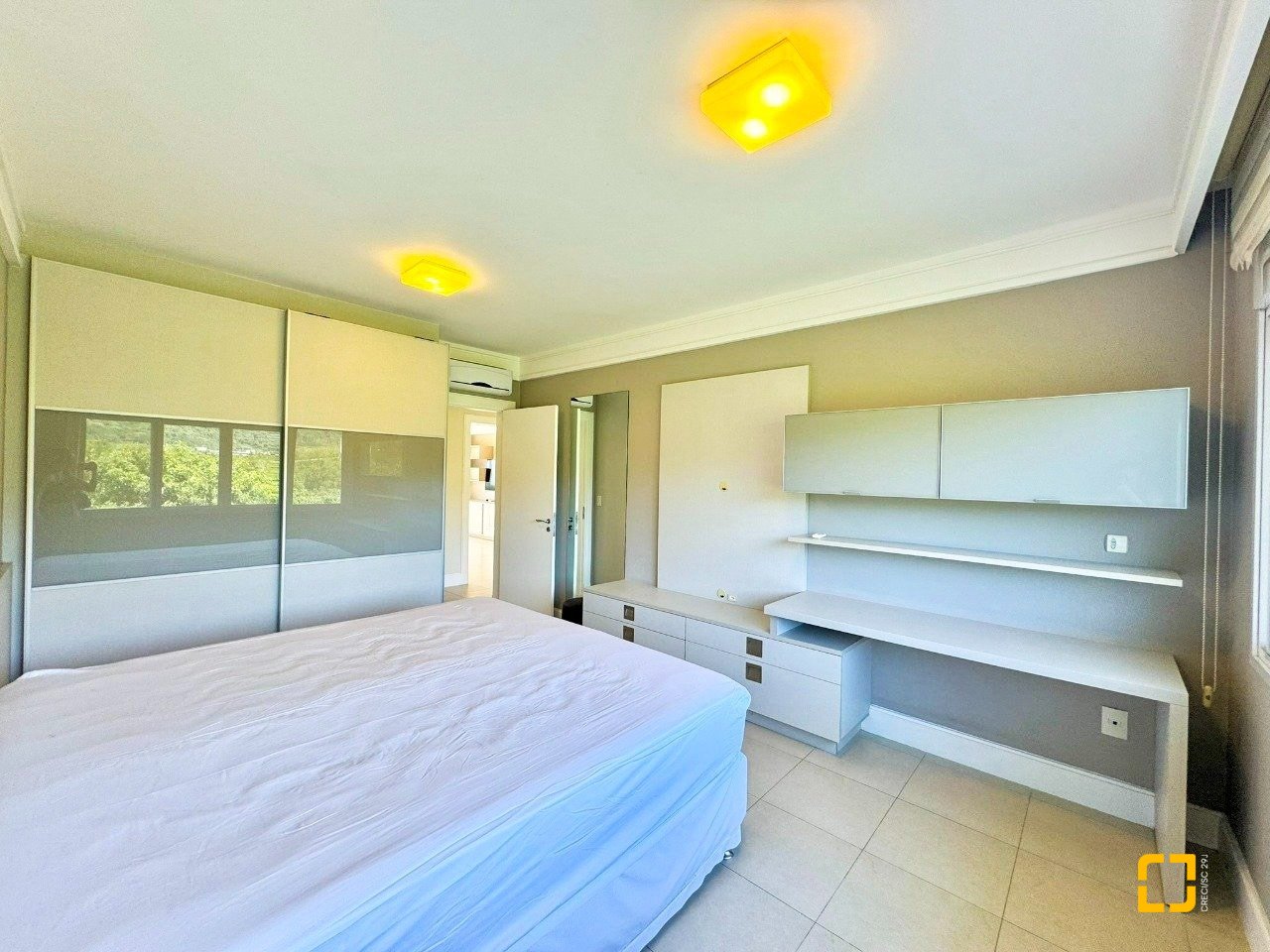 Casa de Condomínio com 380m², 4 quartos (sendo 1 suíte), 2 garagens, no bairro Cacupé em Florianópolis