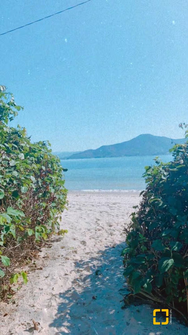 Casa com 222m², 4 quartos (sendo 2 suítes), 2 garagens, no bairro Daniela em Florianópolis
