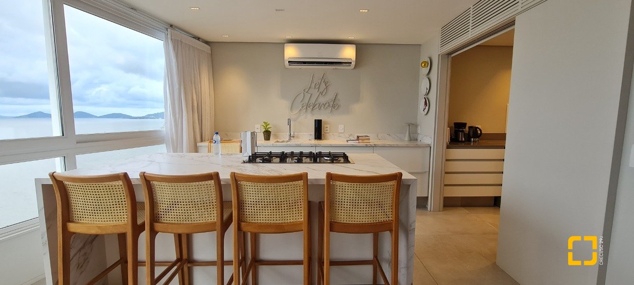 Cobertura com 172m², 5 quartos (sendo 2 suítes), 1 garagem, no bairro Centro em Florianópolis