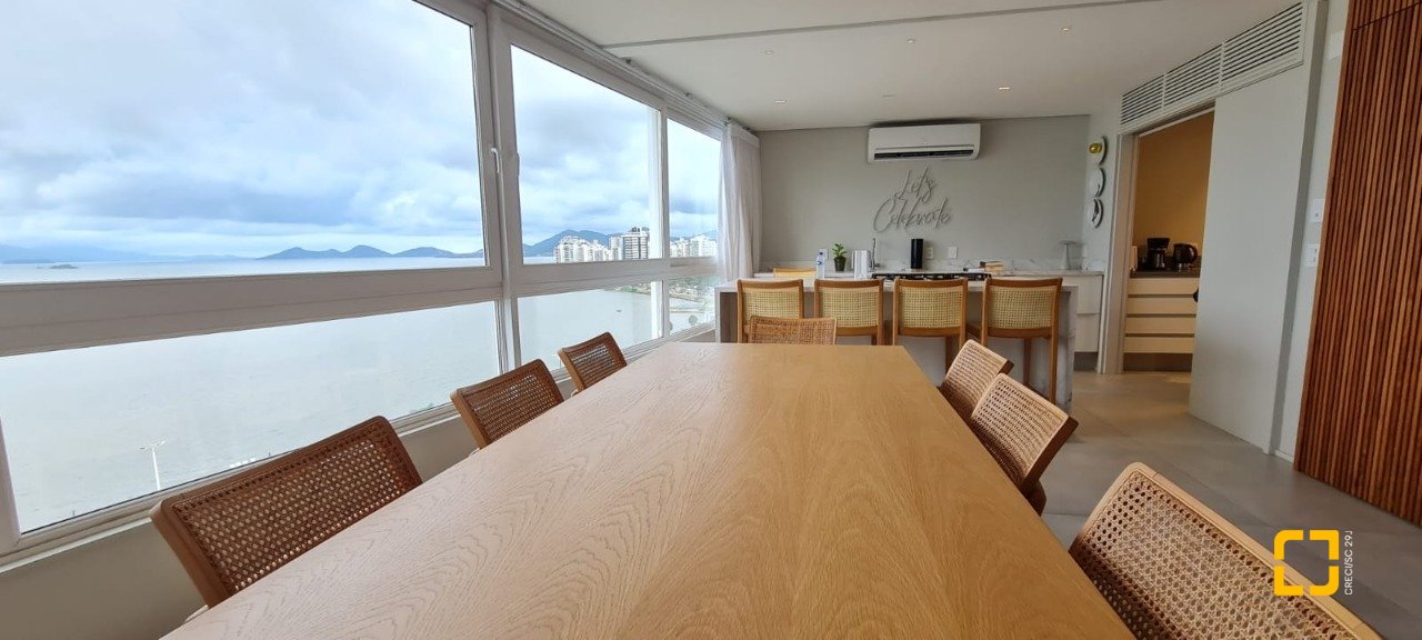 Cobertura com 172m², 5 quartos (sendo 2 suítes), 1 garagem, no bairro Centro em Florianópolis
