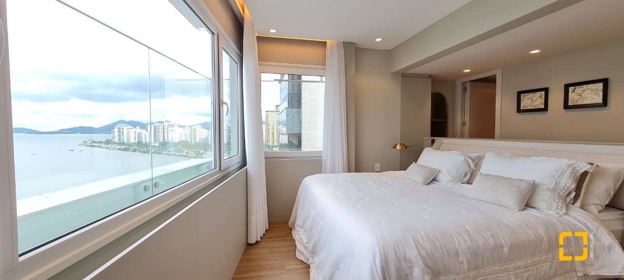 Cobertura com 172m², 5 quartos (sendo 2 suítes), 1 garagem, no bairro Centro em Florianópolis