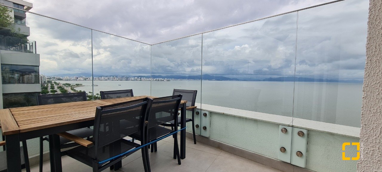 Cobertura com 172m², 5 quartos (sendo 2 suítes), 1 garagem, no bairro Centro em Florianópolis