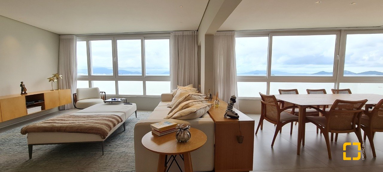 Cobertura com 172m², 5 quartos (sendo 2 suítes), 1 garagem, no bairro Centro em Florianópolis
