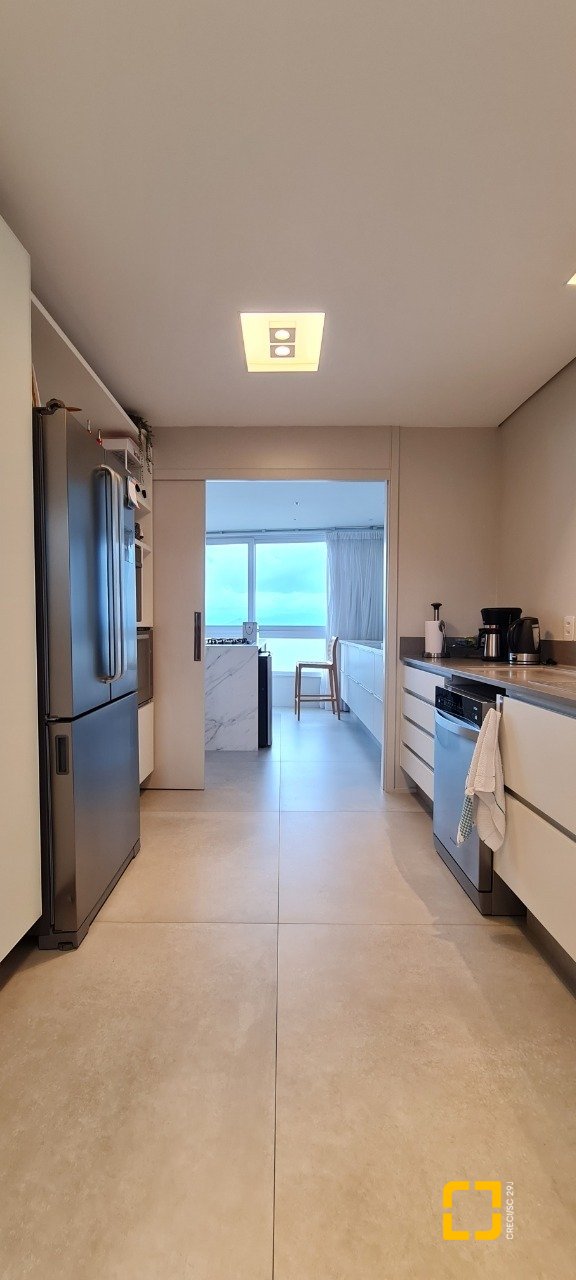 Cobertura com 172m², 5 quartos (sendo 2 suítes), 1 garagem, no bairro Centro em Florianópolis