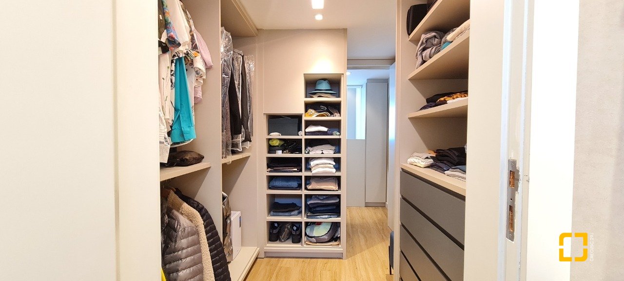 Cobertura com 172m², 5 quartos (sendo 2 suítes), 1 garagem, no bairro Centro em Florianópolis