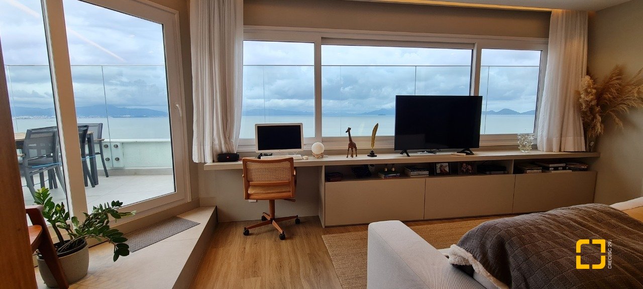 Cobertura com 172m², 5 quartos (sendo 2 suítes), 1 garagem, no bairro Centro em Florianópolis