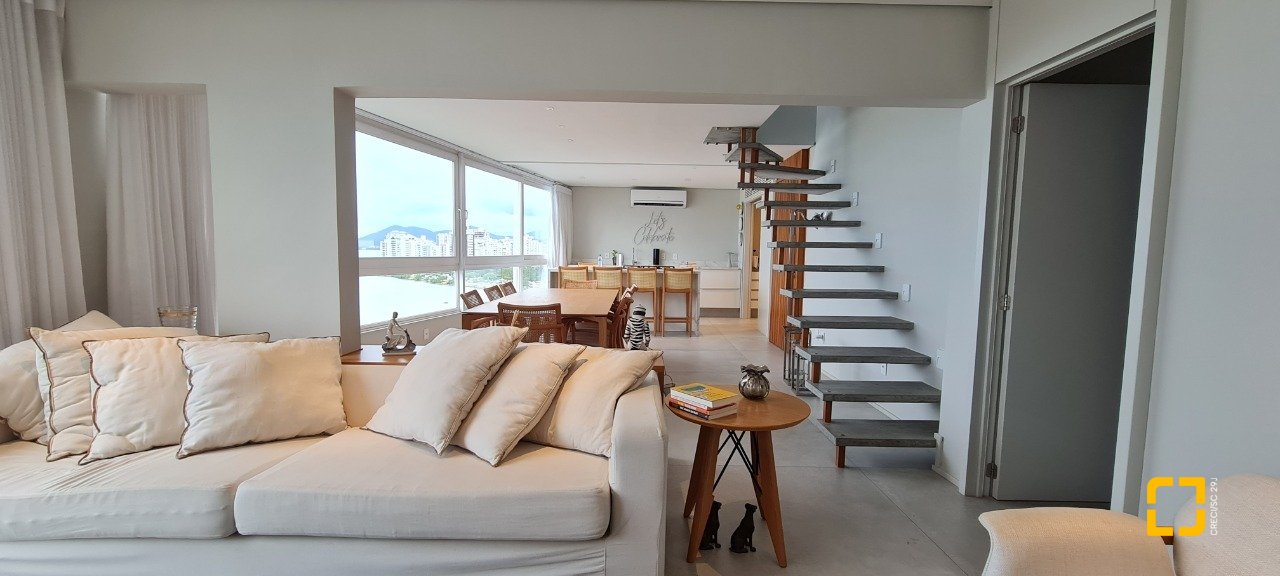 Cobertura com 172m², 5 quartos (sendo 2 suítes), 1 garagem, no bairro Centro em Florianópolis