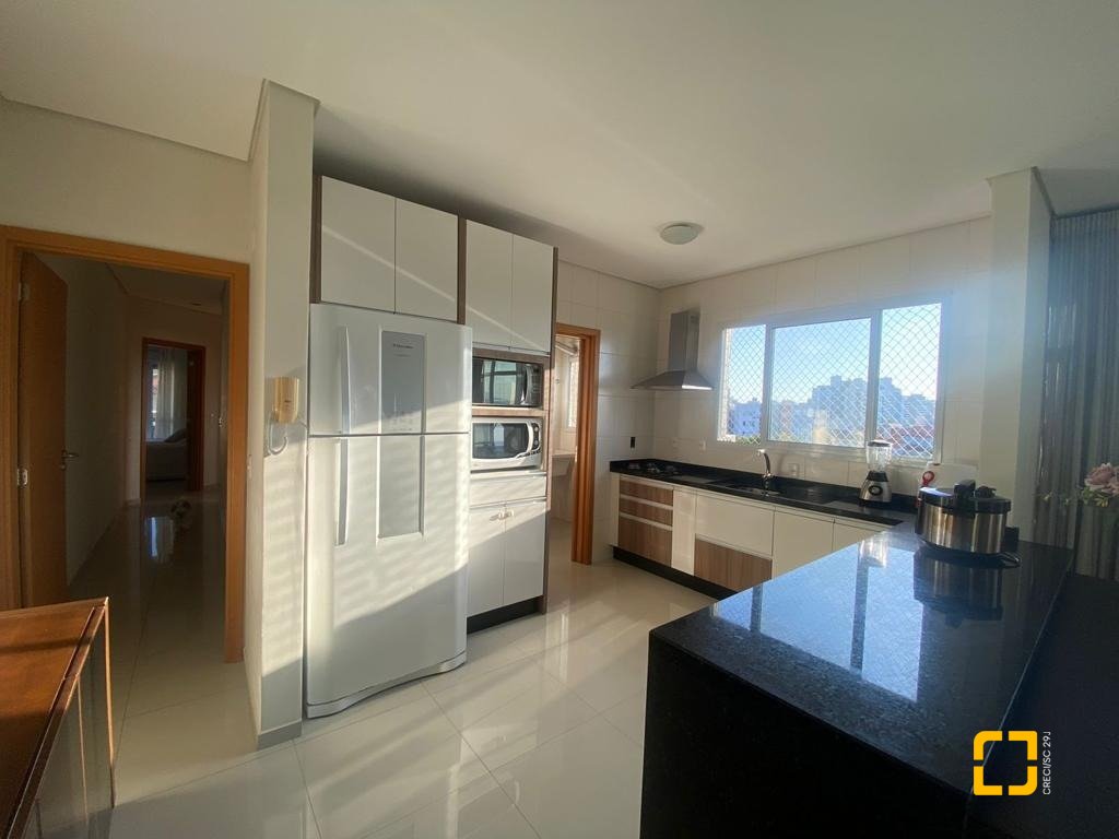 Apartamento com 139m², 4 quartos (sendo 1 suíte), 2 garagens, no bairro Agronomica em Florianópolis
