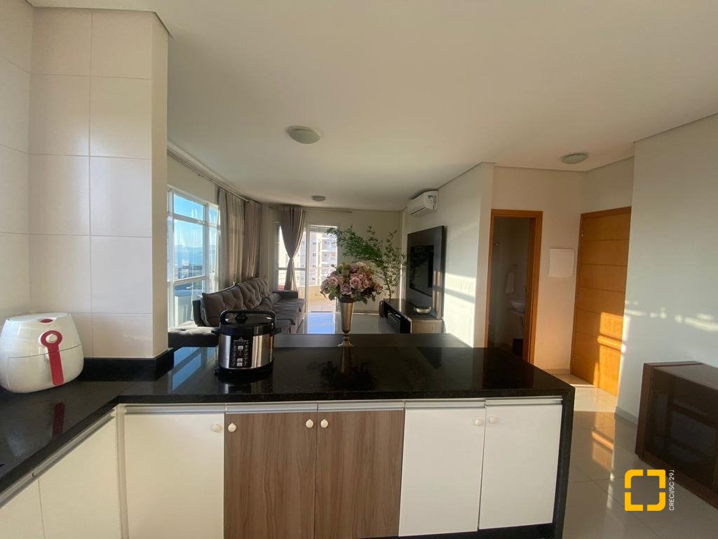 Apartamento com 139m², 4 quartos (sendo 1 suíte), 2 garagens, no bairro Agronomica em Florianópolis