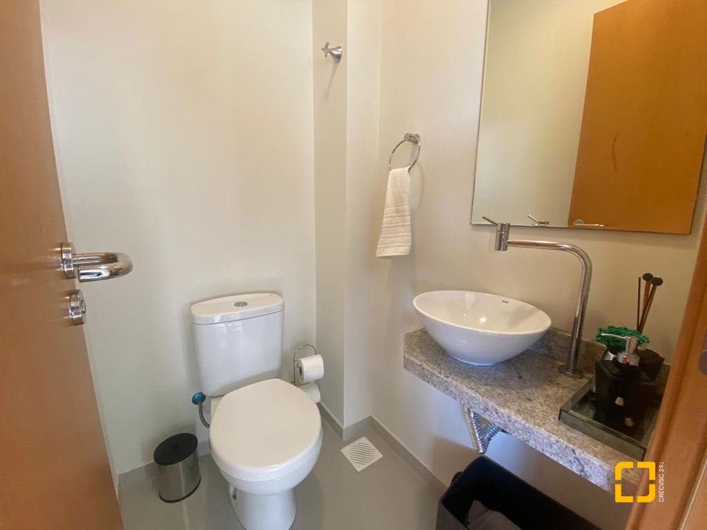 Apartamento com 139m², 4 quartos (sendo 1 suíte), 2 garagens, no bairro Agronomica em Florianópolis