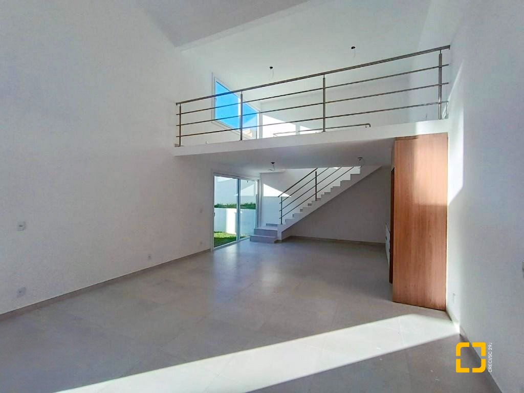 Casa de Condomínio com 192m², 6 quartos (sendo 3 suítes), 2 garagens, no bairro Cachoeira do Bom Jesus em Florianópolis
