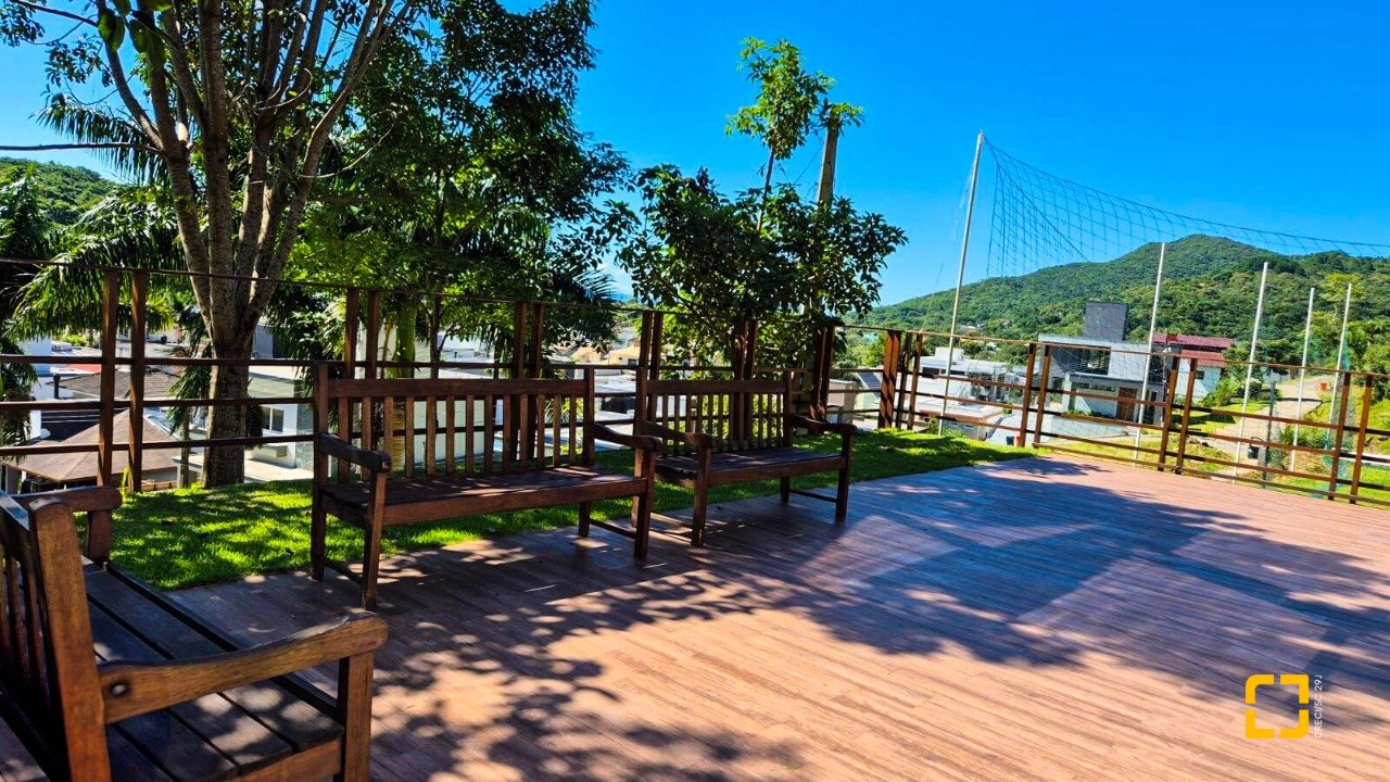Casa de Condomínio com 192m², 6 quartos (sendo 3 suítes), 2 garagens, no bairro Cachoeira do Bom Jesus em Florianópolis