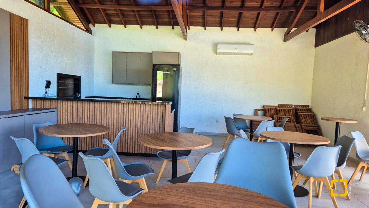 Casa de Condomínio com 192m², 6 quartos (sendo 3 suítes), 2 garagens, no bairro Cachoeira do Bom Jesus em Florianópolis