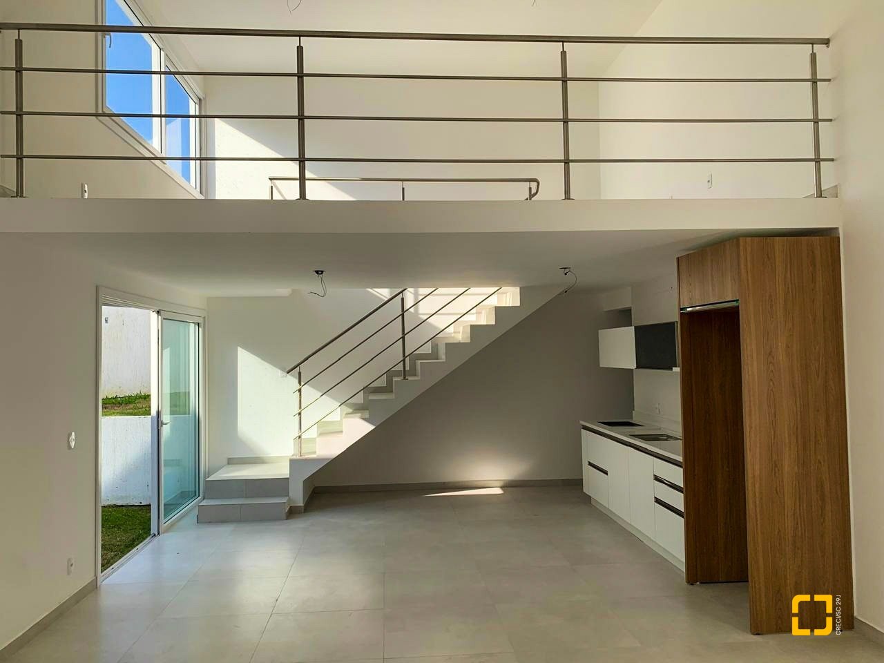 Casa de Condomínio com 192m², 6 quartos (sendo 3 suítes), 2 garagens, no bairro Cachoeira do Bom Jesus em Florianópolis
