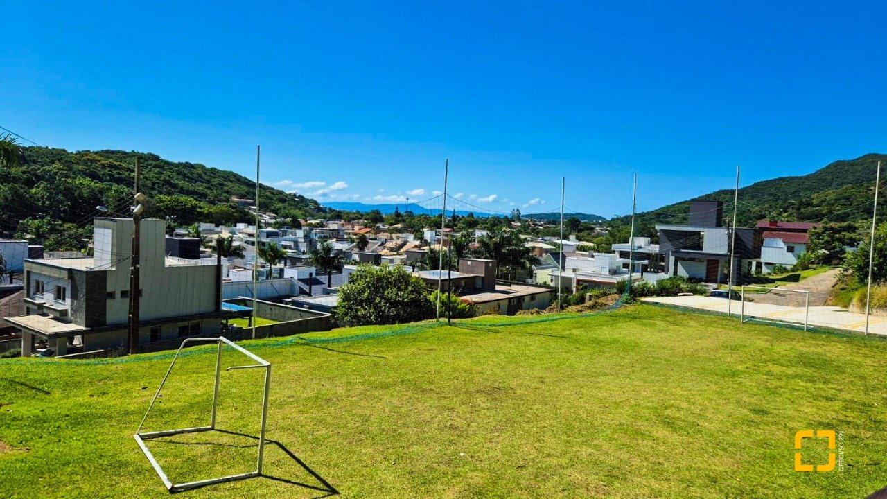 Casa de Condomínio com 192m², 6 quartos (sendo 3 suítes), 2 garagens, no bairro Cachoeira do Bom Jesus em Florianópolis