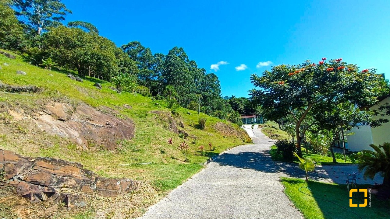 Casa de Condomínio com 192m², 6 quartos (sendo 3 suítes), 2 garagens, no bairro Cachoeira do Bom Jesus em Florianópolis