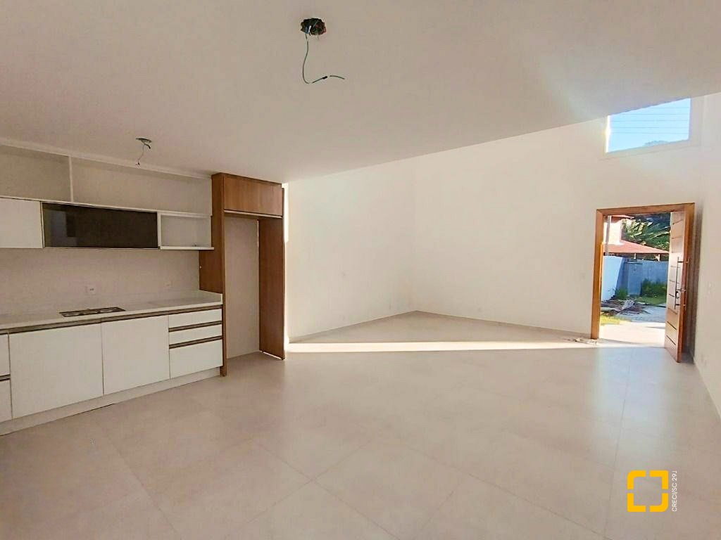 Casa de Condomínio com 192m², 6 quartos (sendo 3 suítes), 2 garagens, no bairro Cachoeira do Bom Jesus em Florianópolis
