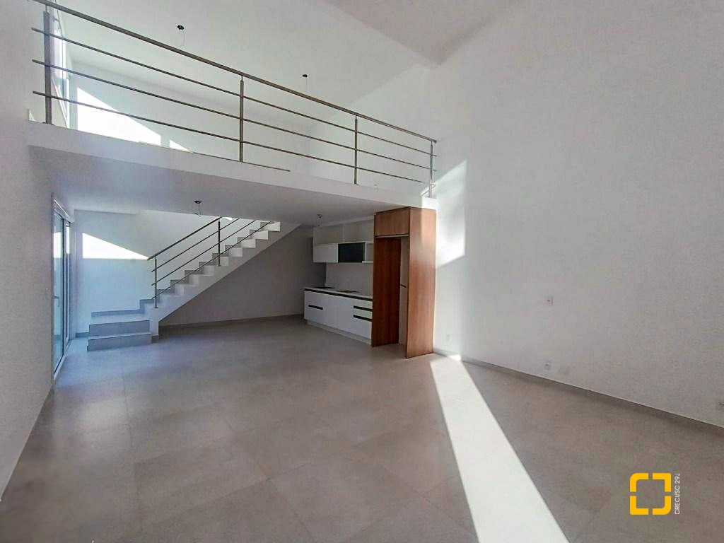 Casa de Condomínio com 192m², 6 quartos (sendo 3 suítes), 2 garagens, no bairro Cachoeira do Bom Jesus em Florianópolis