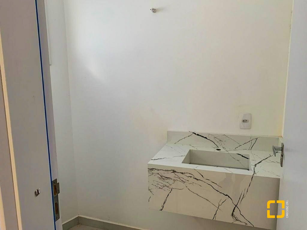 Casa de Condomínio com 192m², 6 quartos (sendo 3 suítes), 2 garagens, no bairro Cachoeira do Bom Jesus em Florianópolis