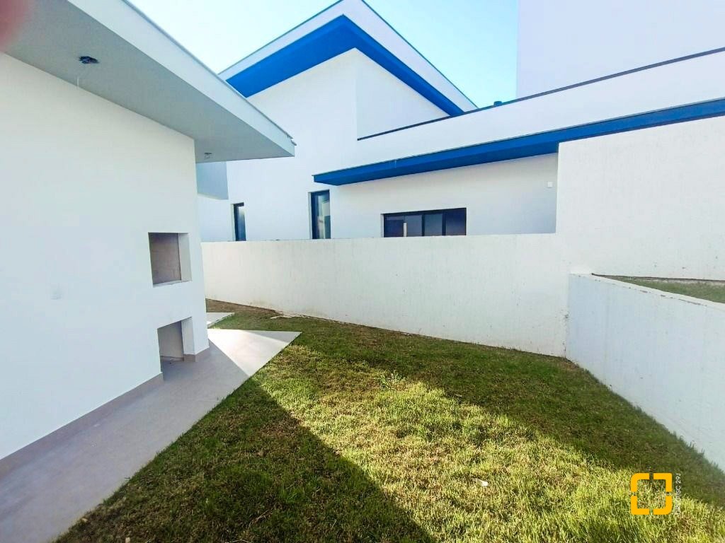 Casa de Condomínio com 192m², 6 quartos (sendo 3 suítes), 2 garagens, no bairro Cachoeira do Bom Jesus em Florianópolis