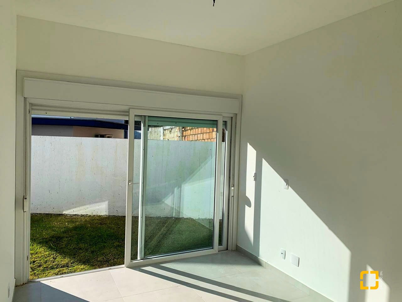 Casa de Condomínio com 192m², 6 quartos (sendo 3 suítes), 2 garagens, no bairro Cachoeira do Bom Jesus em Florianópolis
