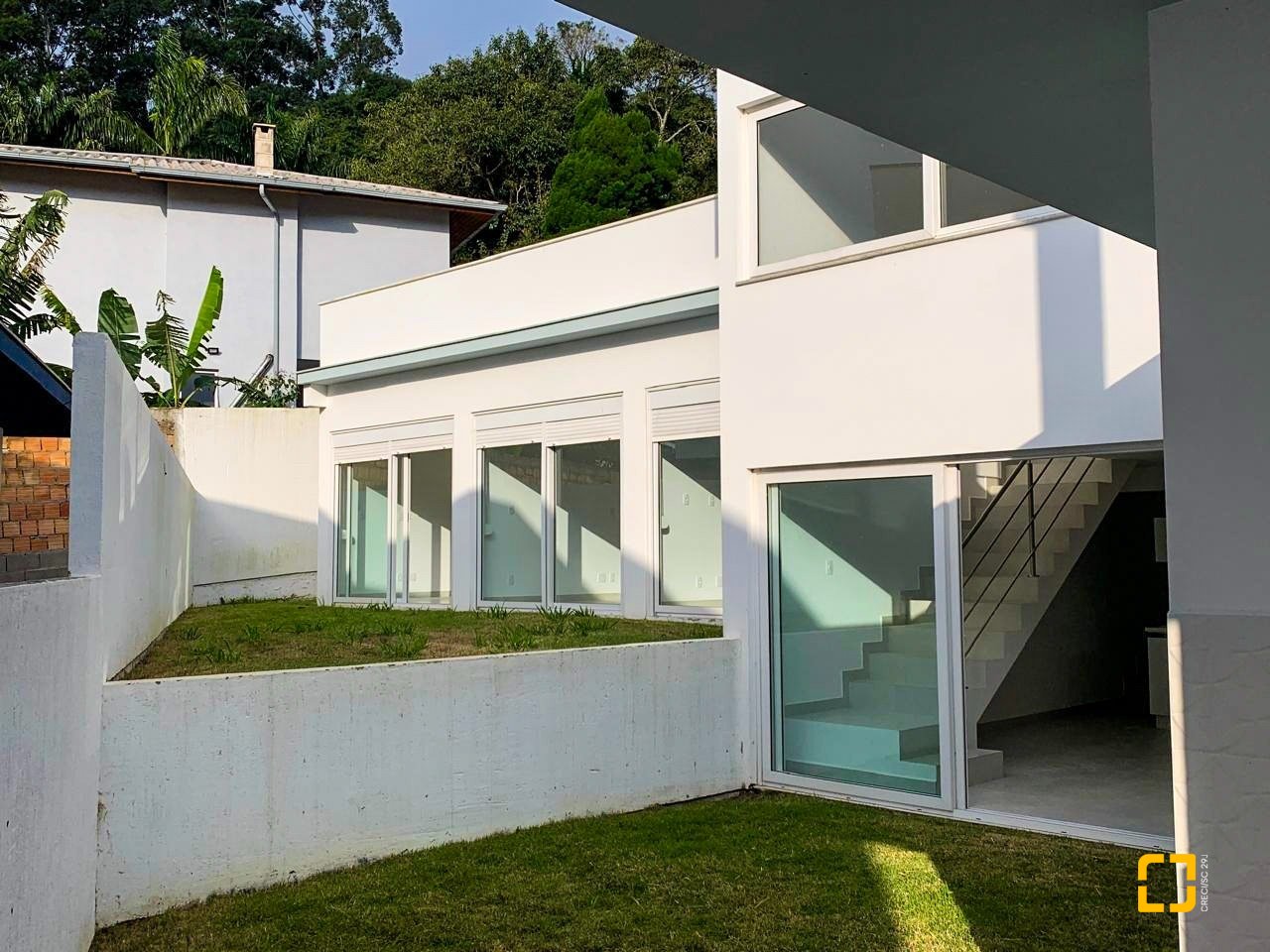 Casa de Condomínio com 192m², 6 quartos (sendo 3 suítes), 2 garagens, no bairro Cachoeira do Bom Jesus em Florianópolis