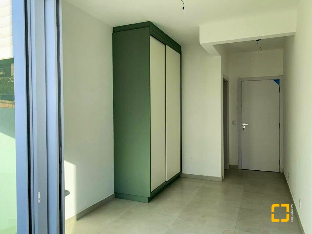 Casa de Condomínio com 192m², 6 quartos (sendo 3 suítes), 2 garagens, no bairro Cachoeira do Bom Jesus em Florianópolis