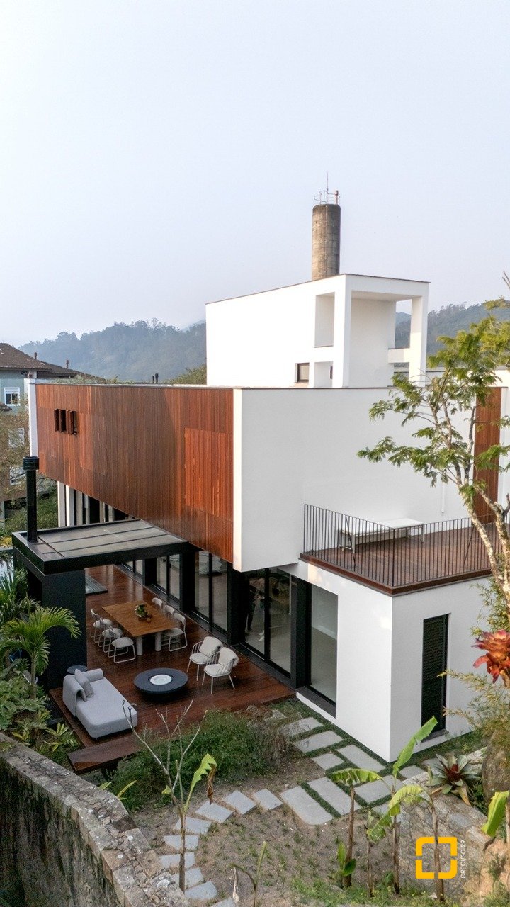Casa de Condomínio com 457m², 3 quartos (sendo 3 suítes), 4 garagens, no bairro Cacupé em Florianópolis