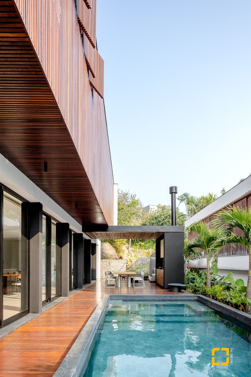 Casa de Condomínio com 457m², 3 quartos (sendo 3 suítes), 4 garagens, no bairro Cacupé em Florianópolis