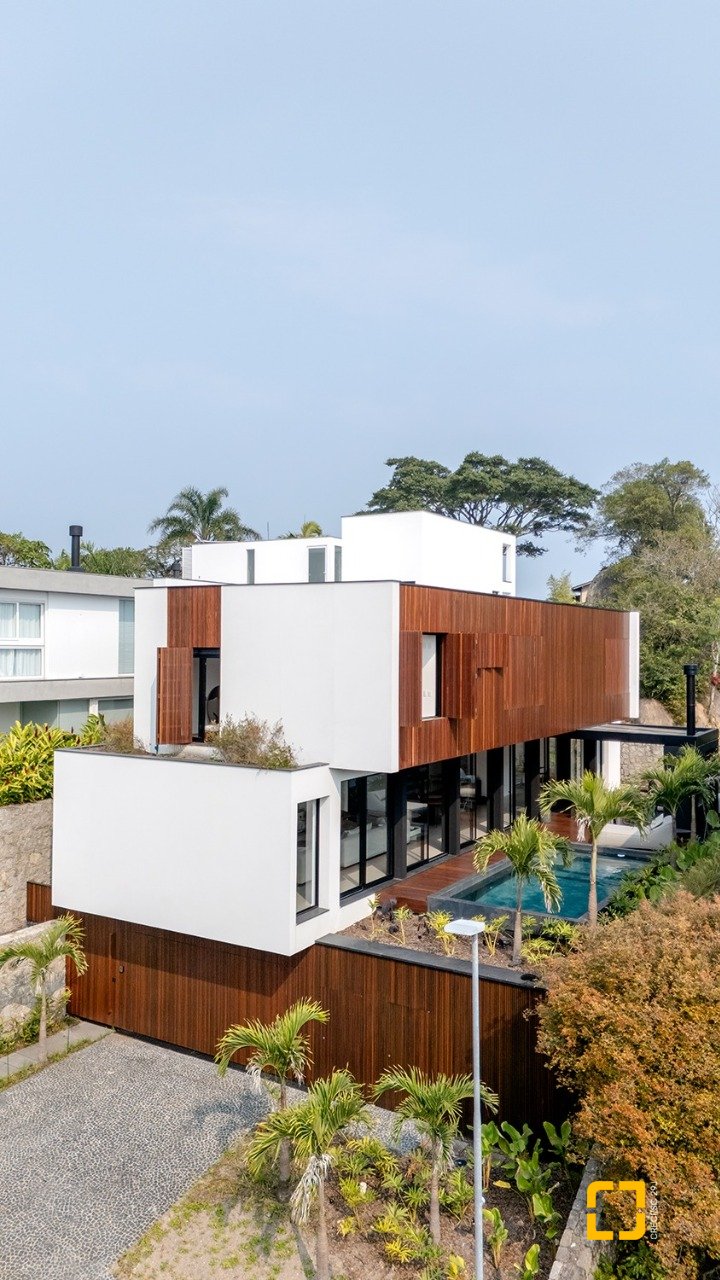 Casa de Condomínio com 457m², 3 quartos (sendo 3 suítes), 4 garagens, no bairro Cacupé em Florianópolis