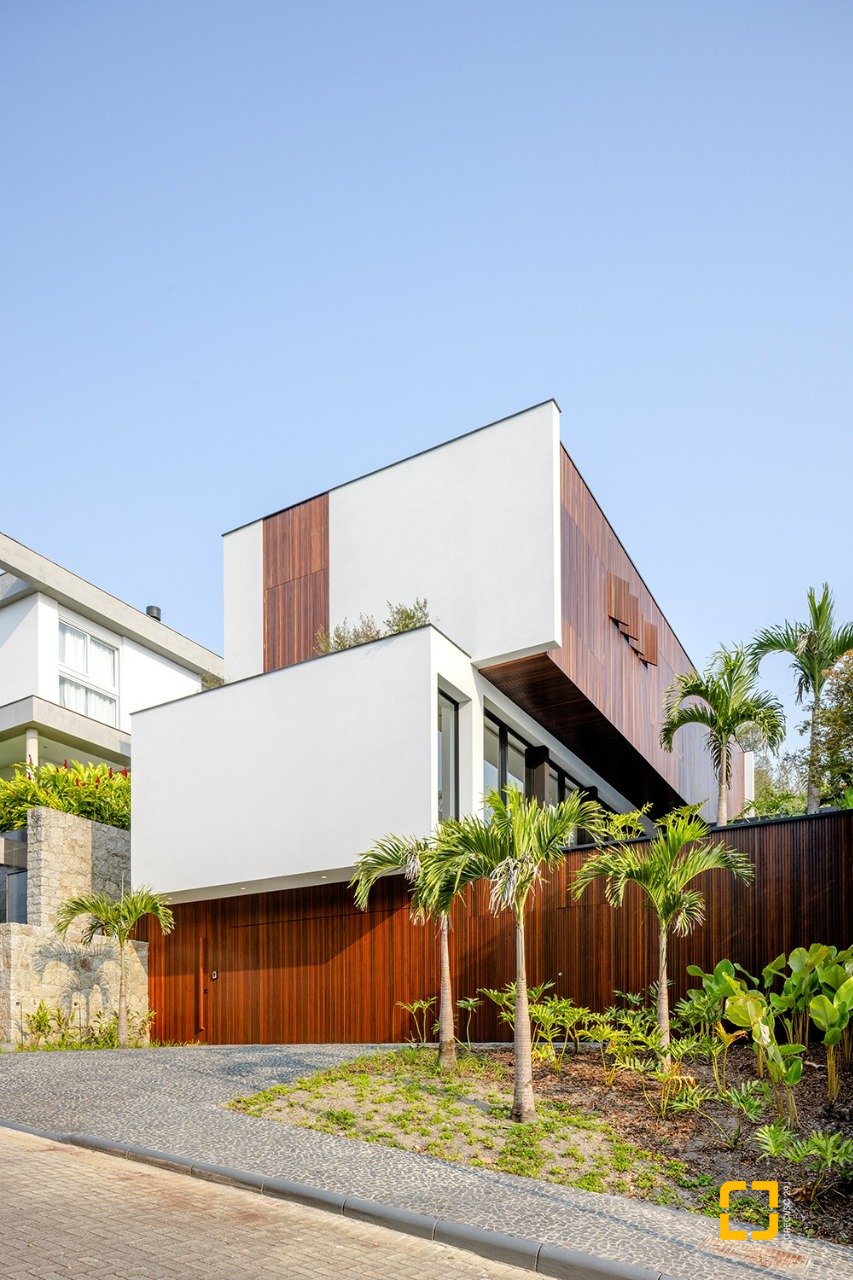 Casa de Condomínio com 457m², 3 quartos (sendo 3 suítes), 4 garagens, no bairro Cacupé em Florianópolis