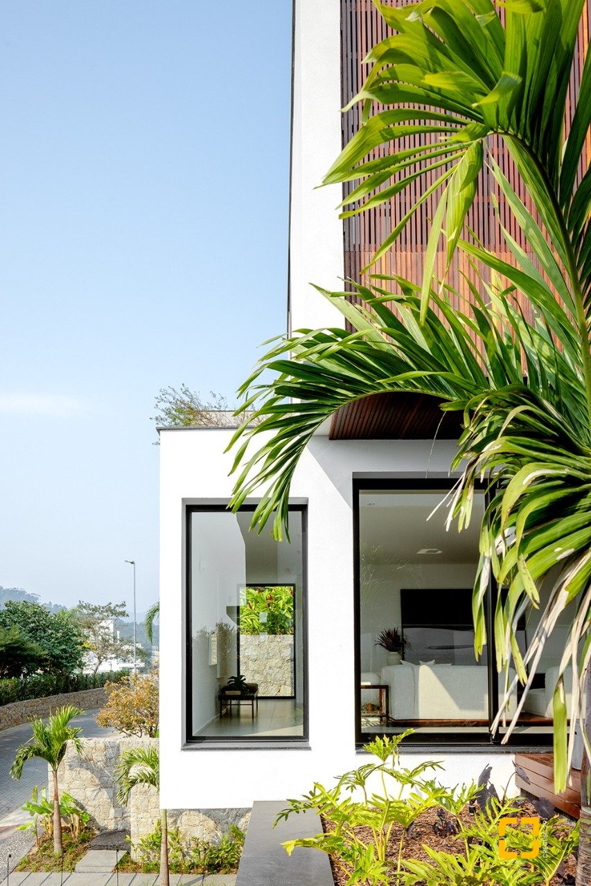Casa de Condomínio com 457m², 3 quartos (sendo 3 suítes), 4 garagens, no bairro Cacupé em Florianópolis